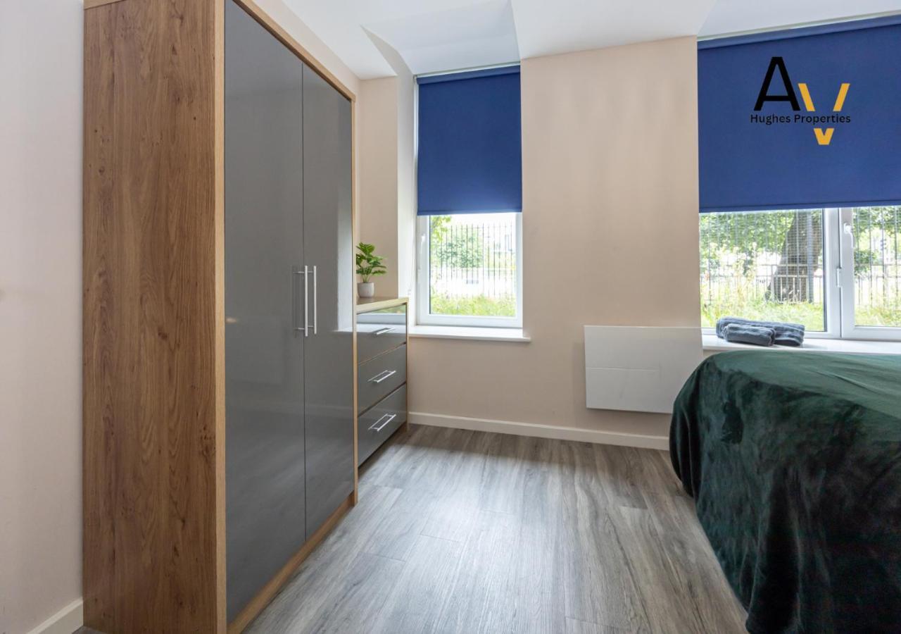 Inviting One-Bedroom Apartment In Central Salford - Perfect For Business Stays & Relocations By Av Hughes Properties *