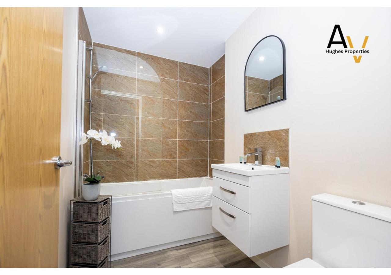Inviting One-Bedroom Apartment In Central Salford - Perfect For Business Stays & Relocations By Av Hughes Properties Apartment Manchester